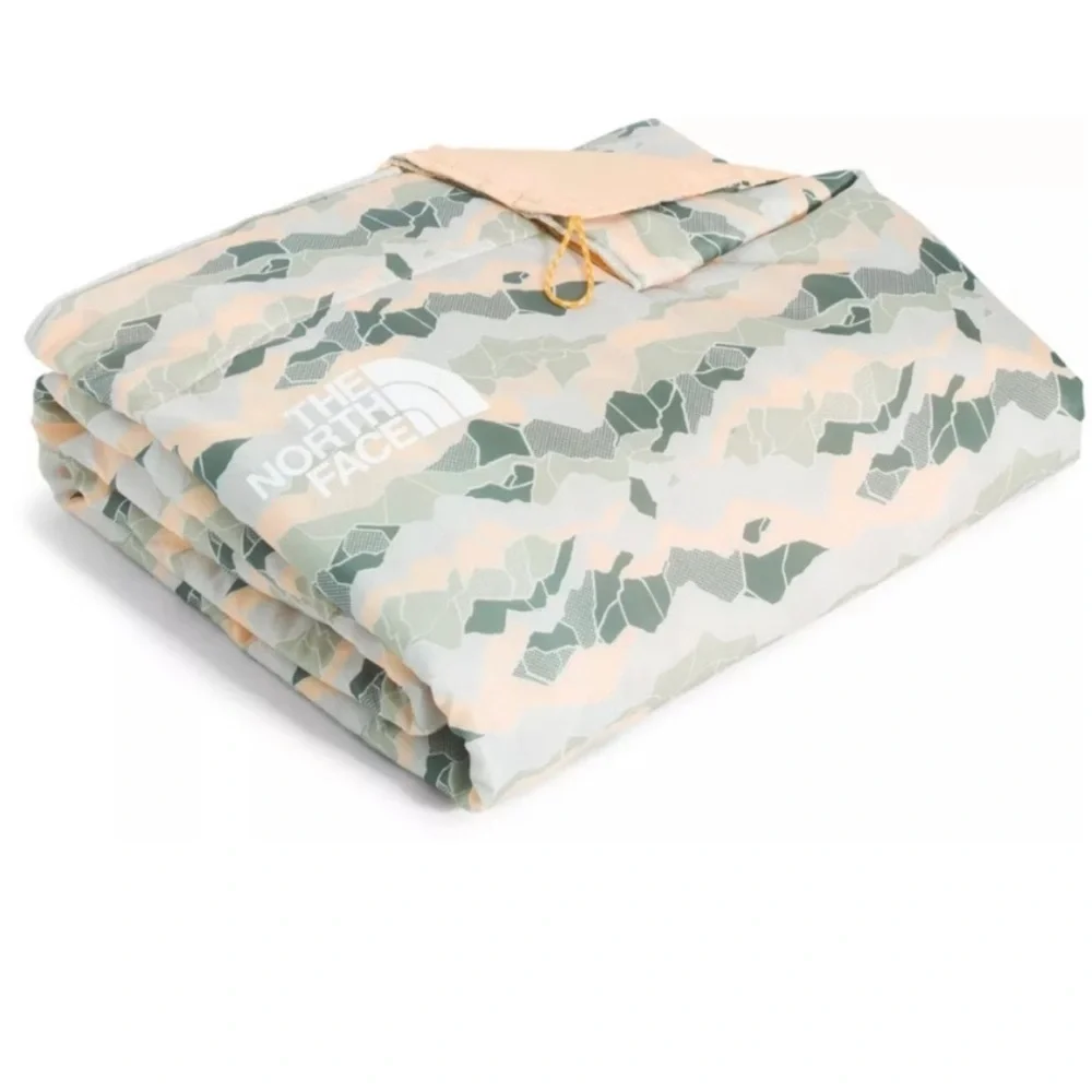 The North Face Wawona Fuzzy Blanket (BNWT) - Picture 1 of 12